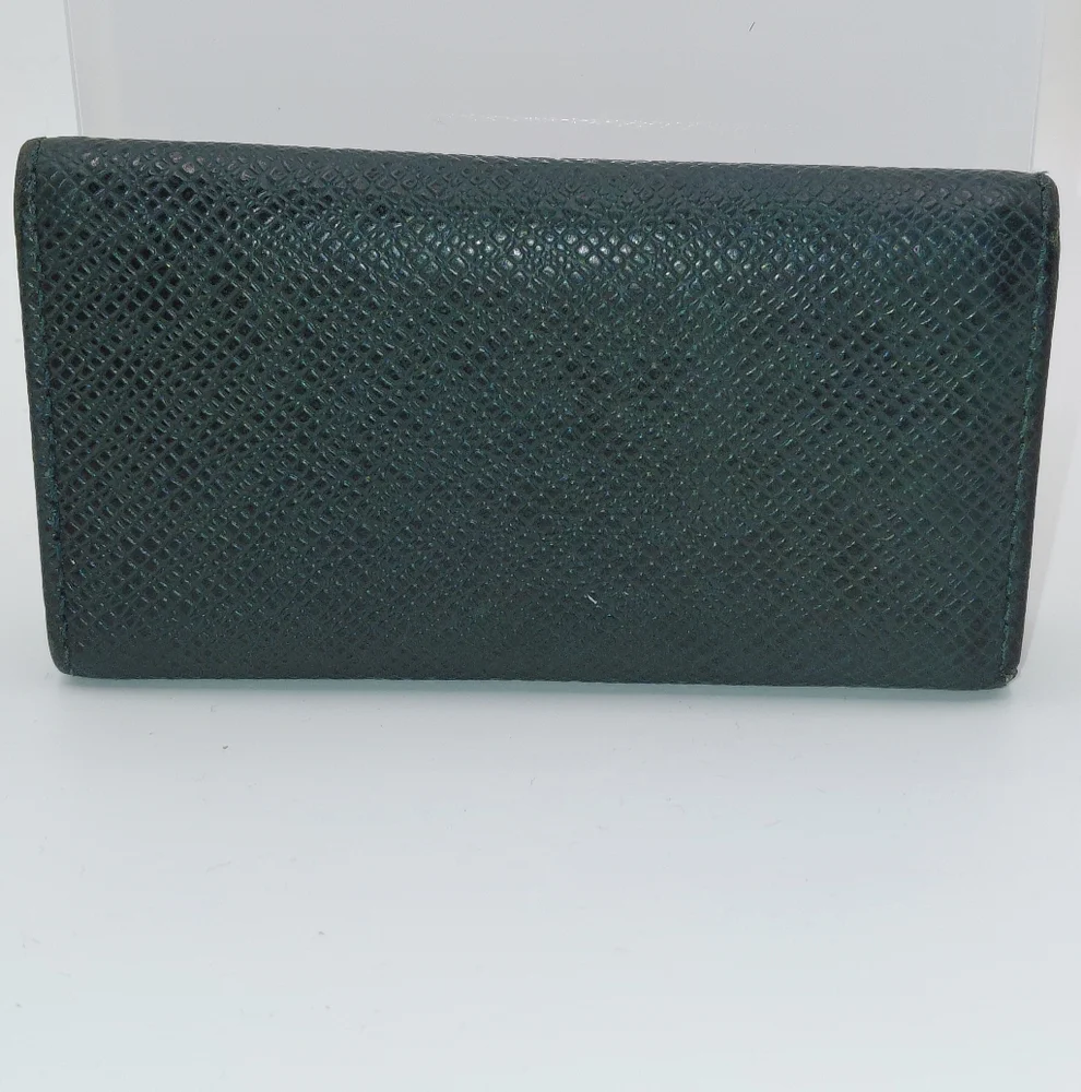 Louis Vuitton 4 Key Holder Green Taiga Leather!  Excellent Condition!